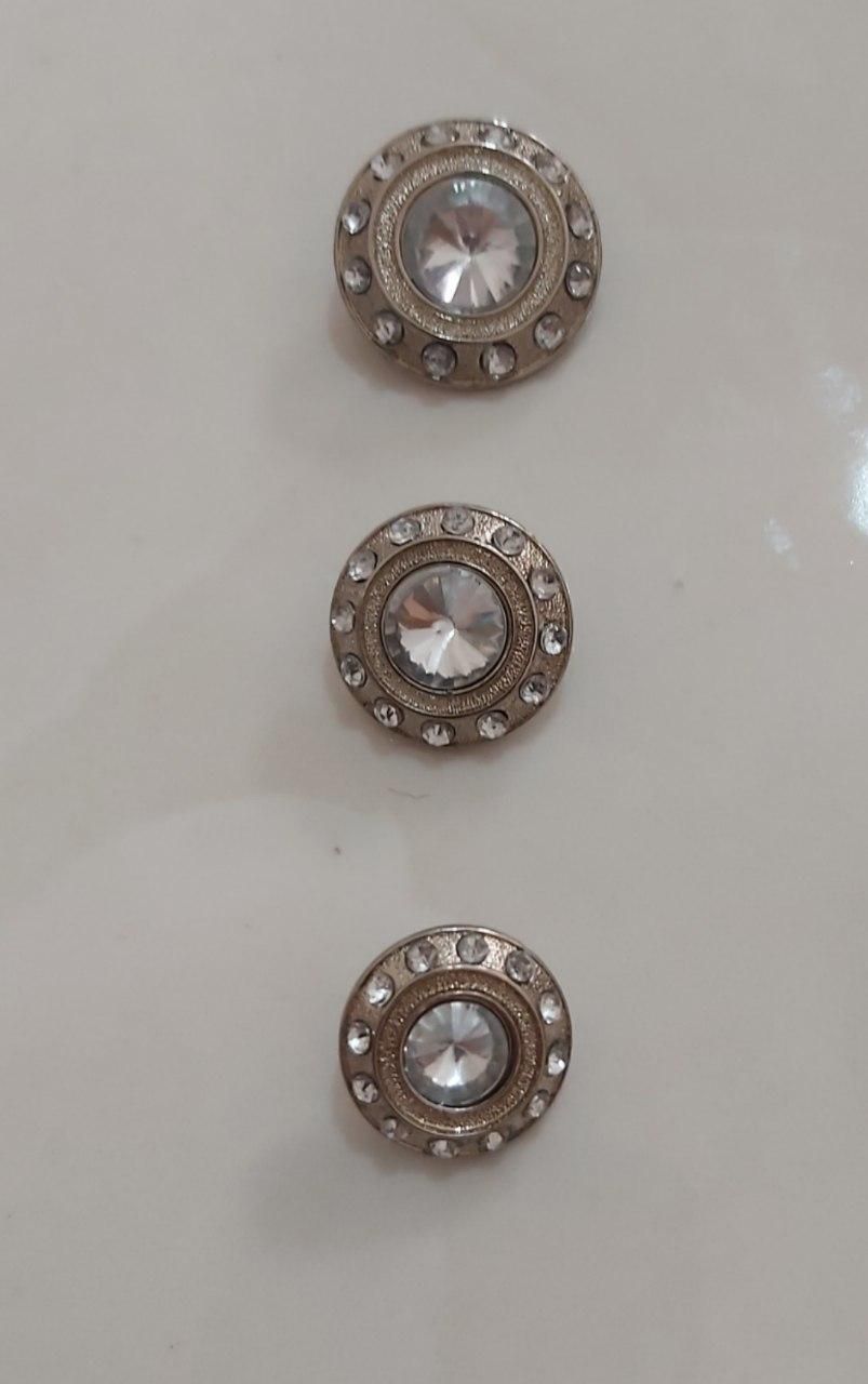 انواع دگمه با رنگ بندی و سایز مختلف|لوازم خیاطی و بافتنی|اسلامآباد غرب, |دیوار