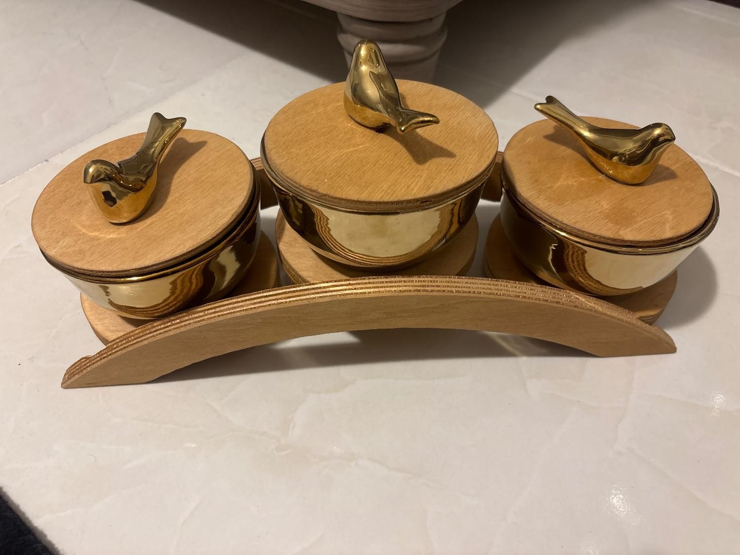 ظروف وگلدان|ظروف سرو و پذیرایی|صدرا-فارس, فاز ۱|دیوار