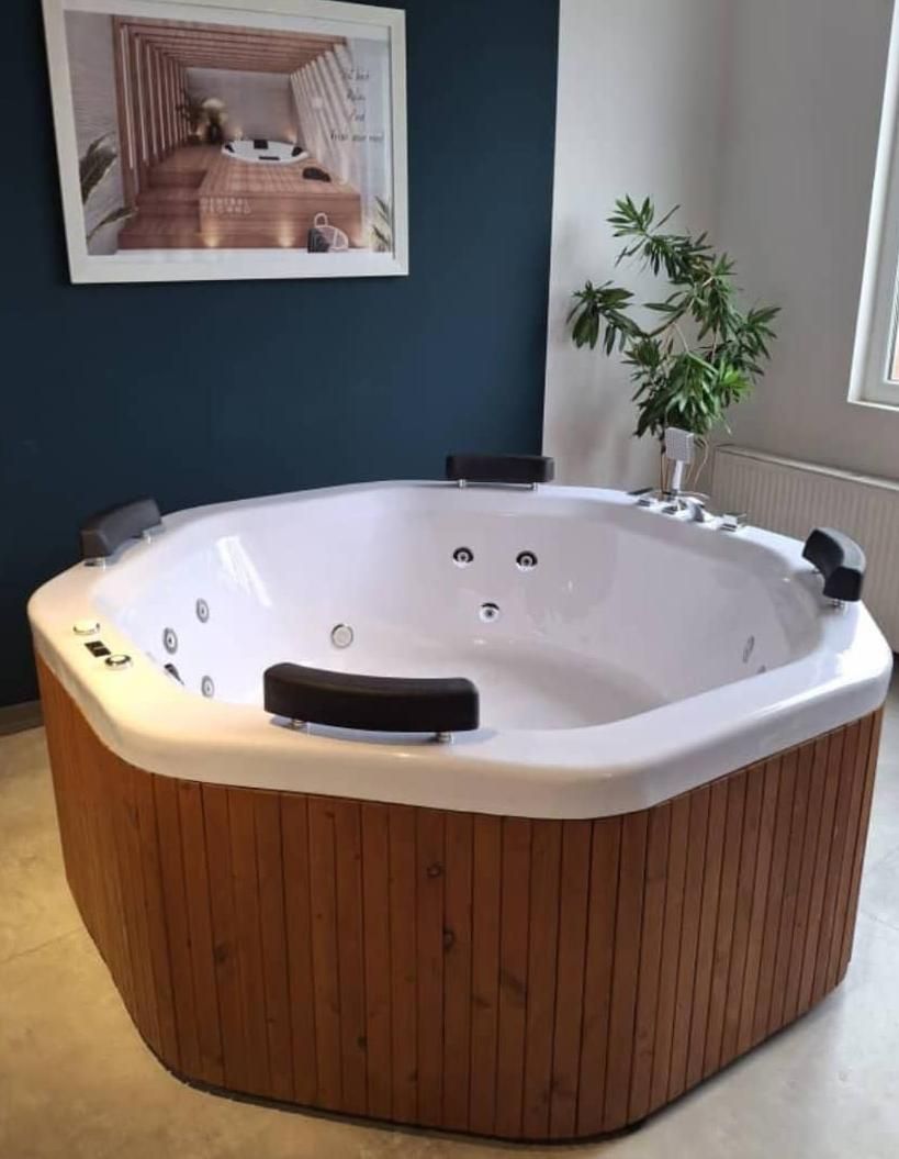 وان جکوزی فضاباز 4نفره جکوزی اکریلیک دکومکور|لوازم حمام|تهران, بنی‌هاشم|دیوار