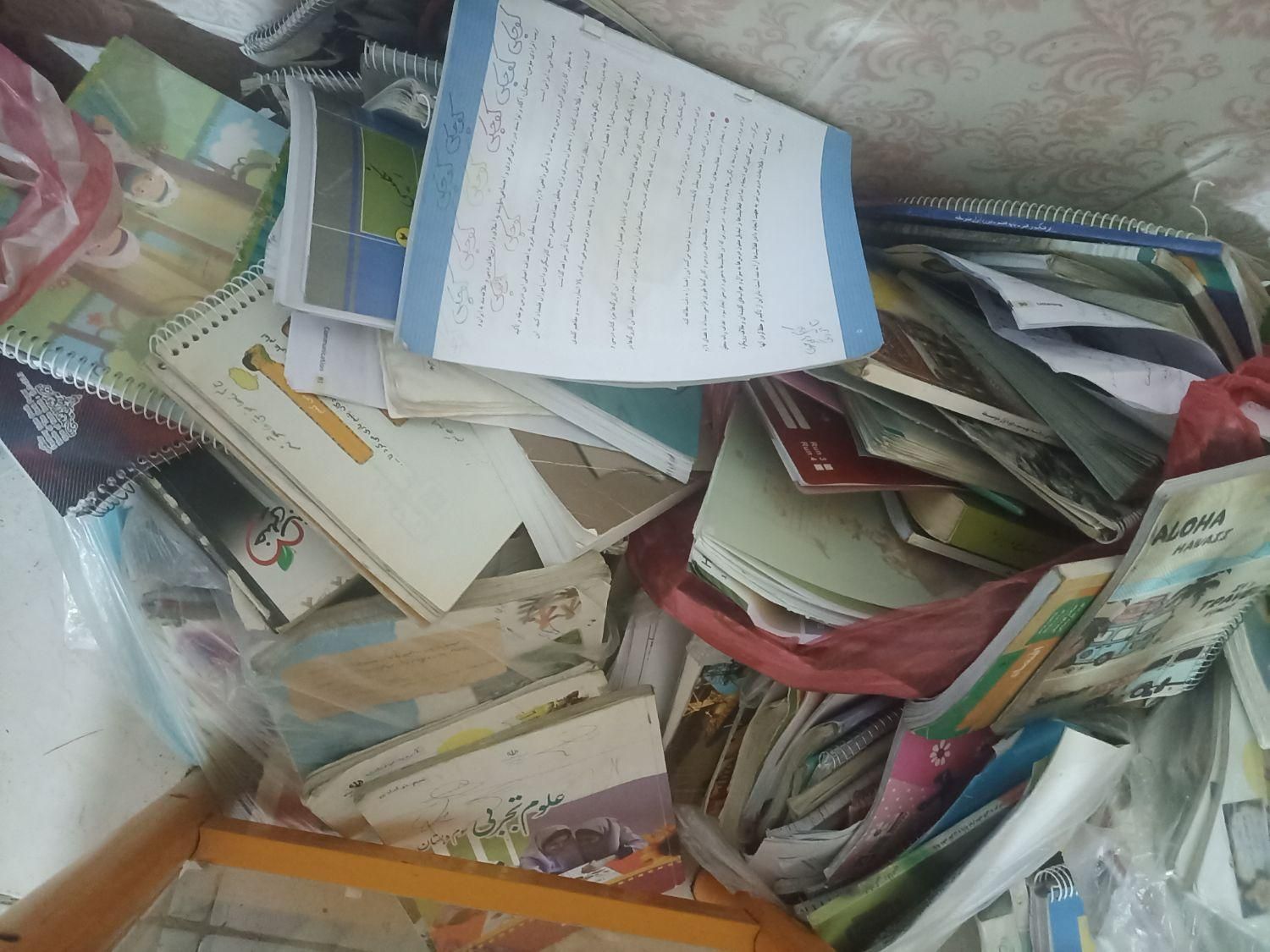 کتابهای باطله خودرو با لوازم تحریر تعویض کنید|لوازم التحریر|شهرکرد, |دیوار