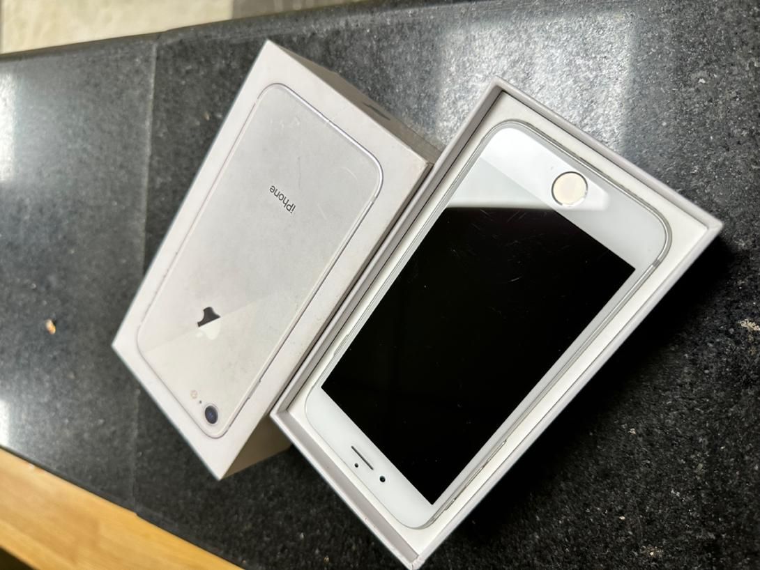 اپل iPhone 8 با حافظهٔ ۶۴ گیگابایت|موبایل|تهران, بهجت‌آباد|دیوار