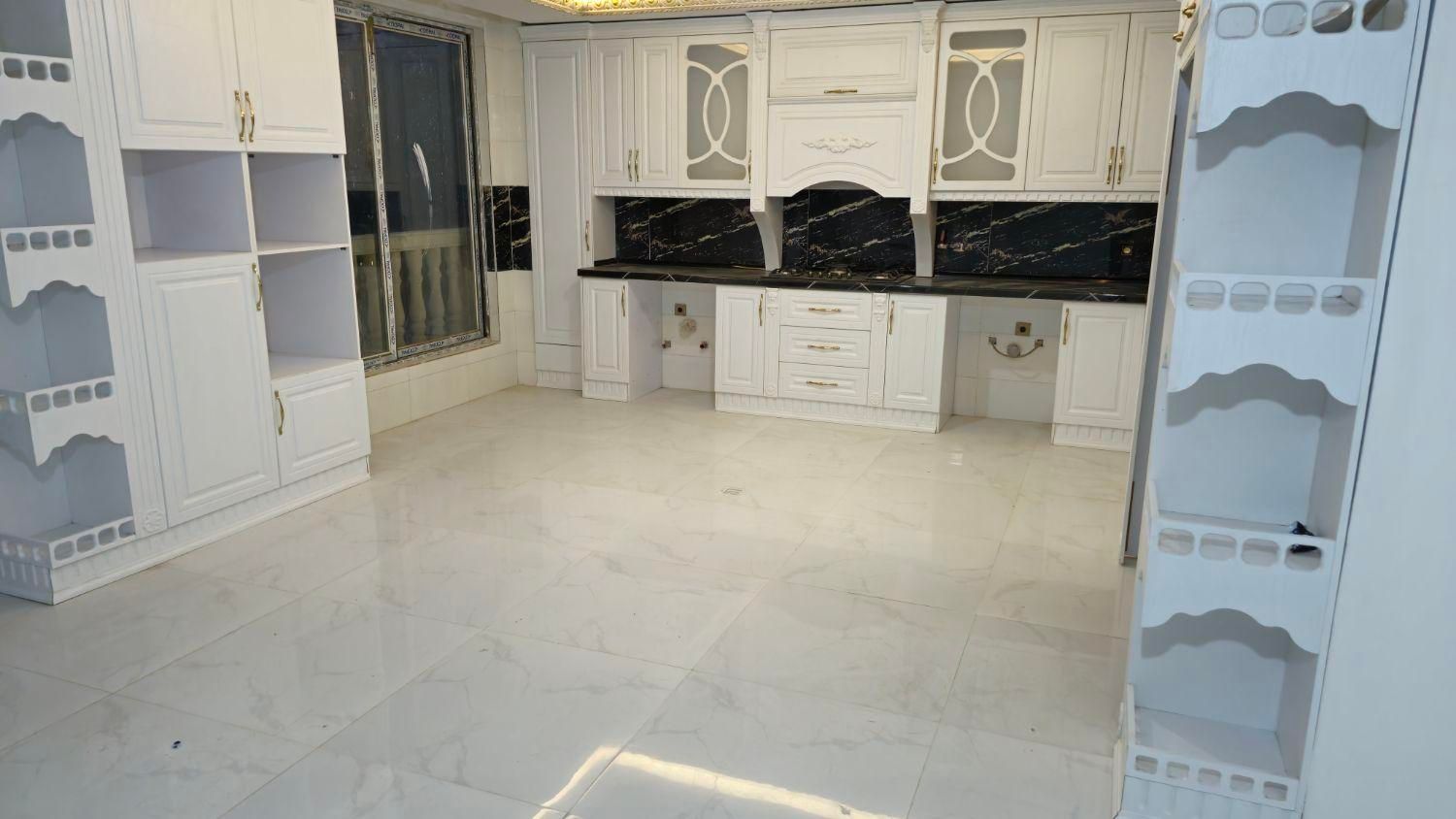 فروش خانه ویلایی ۳۲۰ متری در سعدی جنوبی|فروش خانه و ویلا|شاهین‌شهر, سعدی جنوبی|دیوار