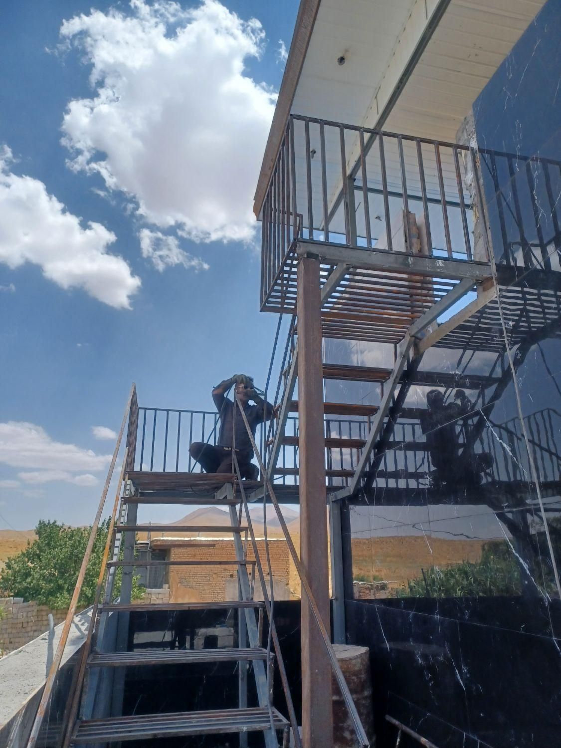 ساخت ونصب اسکلت های سبک وسنگین فلزی وتیرورق|خدمات پیشه و مهارت|الیگودرز, |دیوار