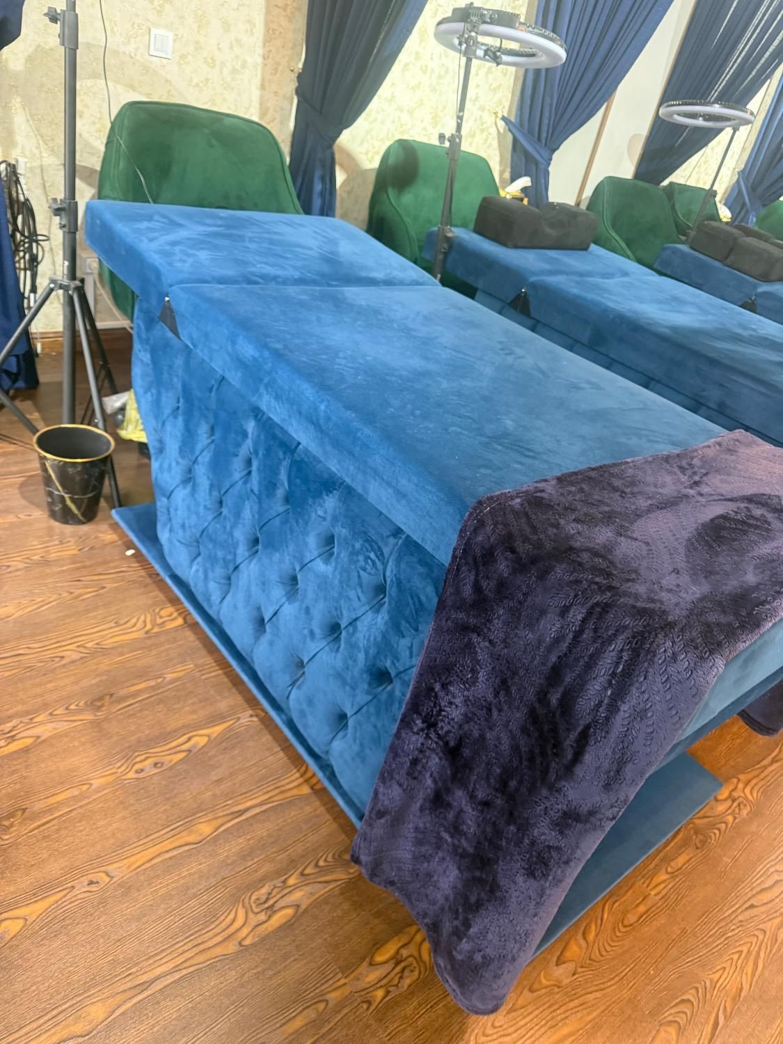 تخت مژه روکش مخمل|آرایشگاه و سالن‌های زیبایی|کرج, عظیمیه|دیوار