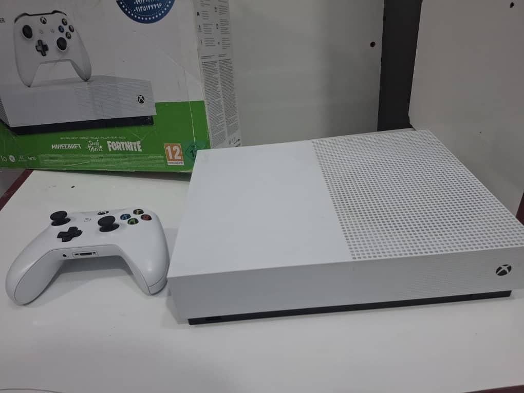 xbox one S|کنسول، بازی ویدئویی و آنلاین|اصفهان, شهید رجایی|دیوار