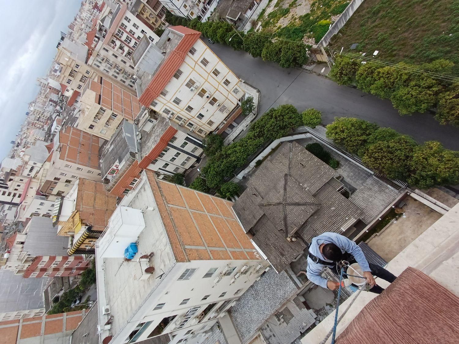 اب بندی در ارتفاع ساختمان سنگ سیمان با عایق رطوبت|خدمات پیشه و مهارت|چالوس, |دیوار