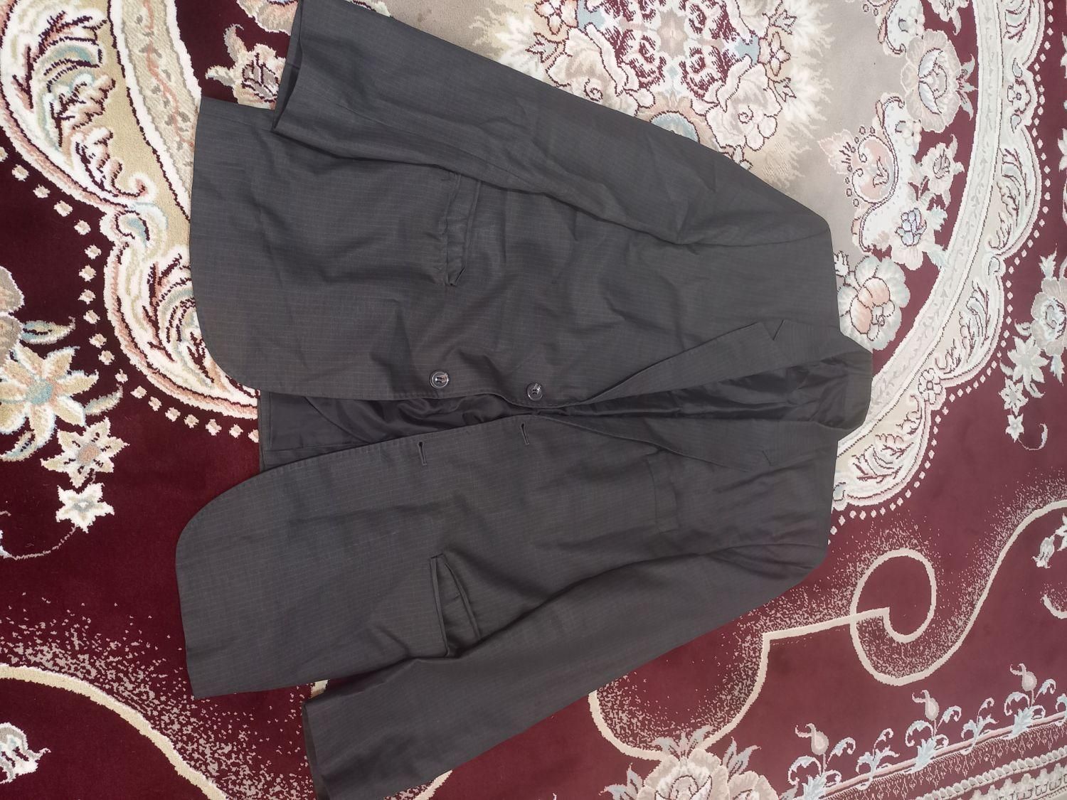 کت و شلوار مردانه|لباس|نیشابور, کلاغان|دیوار