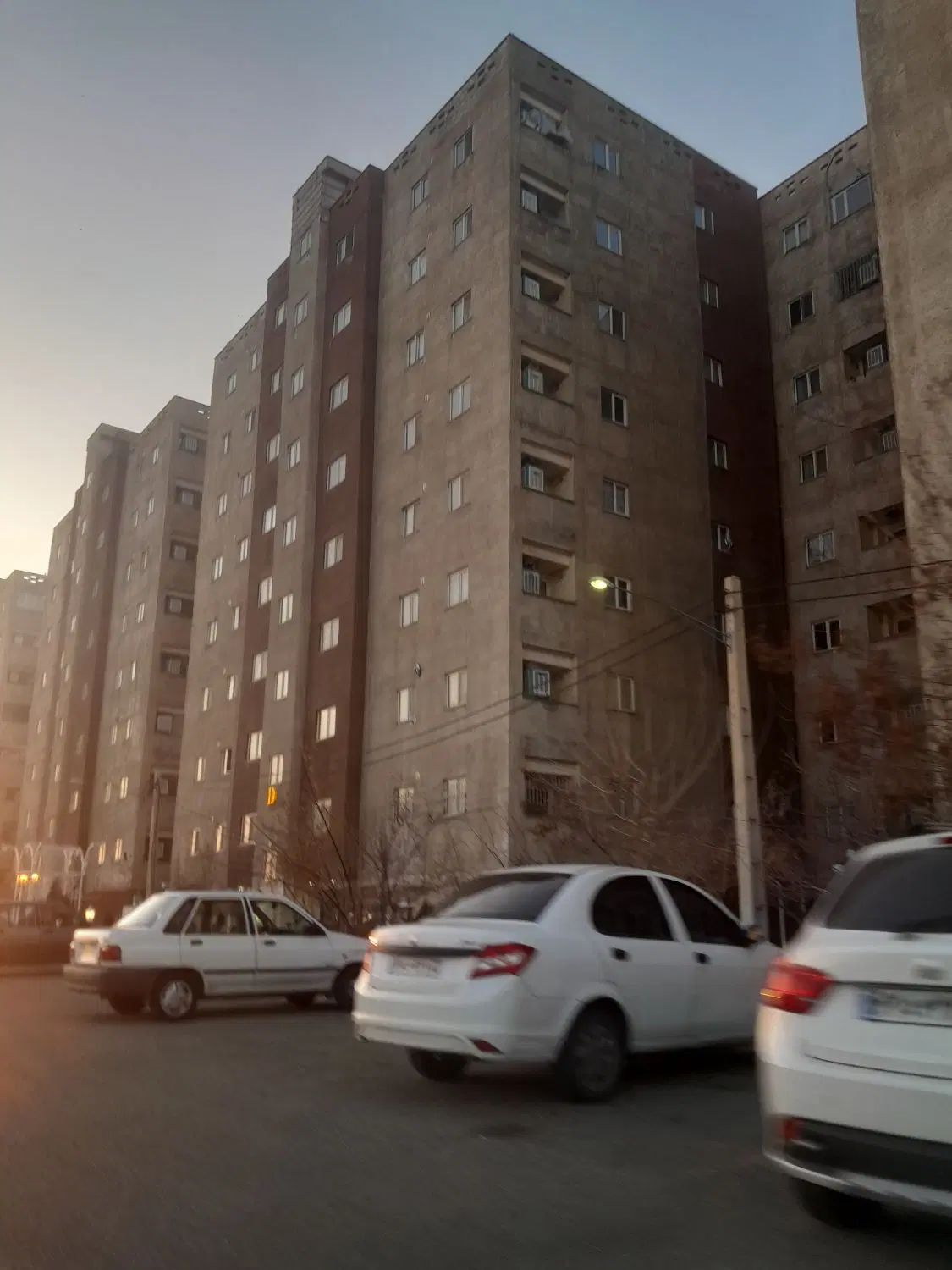 اپارتمان شهرک ابریشم مارگون با پارکینگ انباری|فروش آپارتمان|چهارباغ, |دیوار