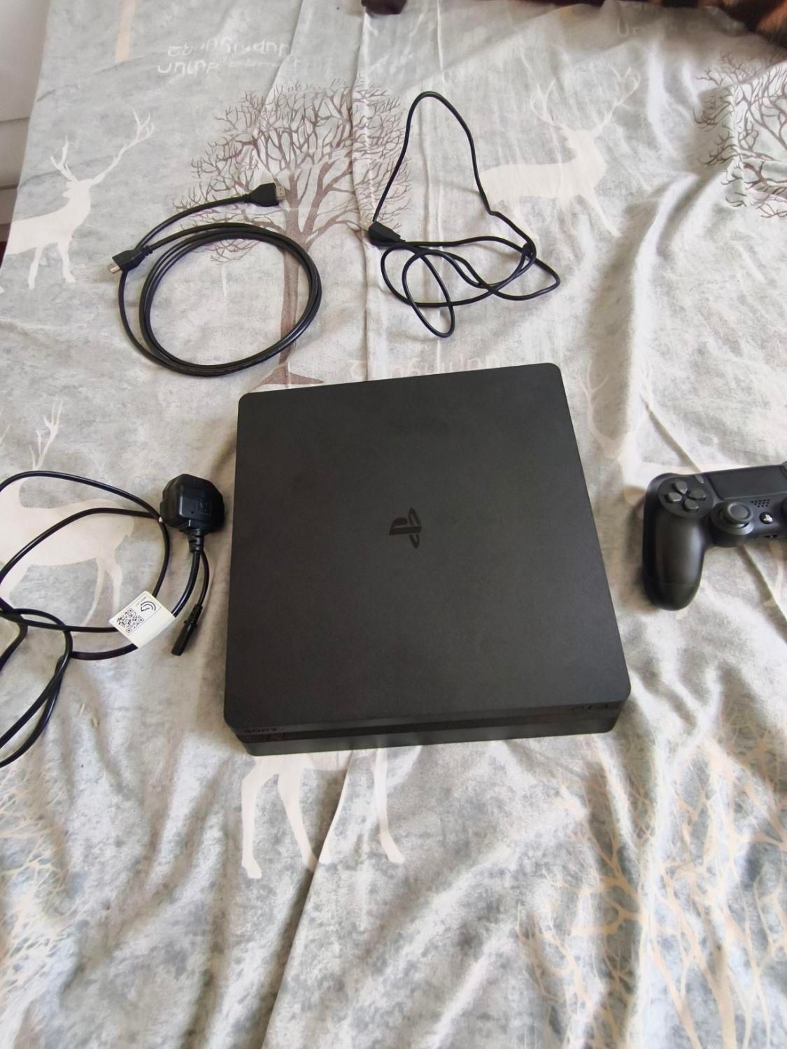 PS4slim دیسک خور با حافظه 500 گیگ به همراه یه بازی|کنسول، بازی ویدئویی و آنلاین|تهران, سوهانک|دیوار