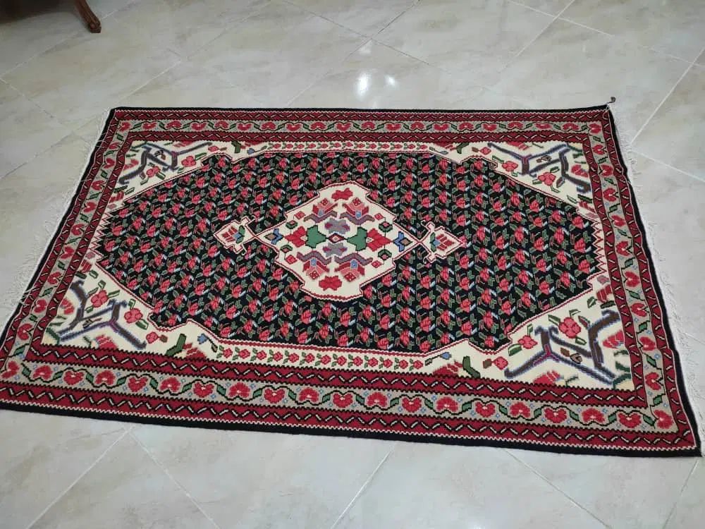 گلیم زیبا دست باف|گلیم، جاجیم، گبه|کرج, باغستان|دیوار