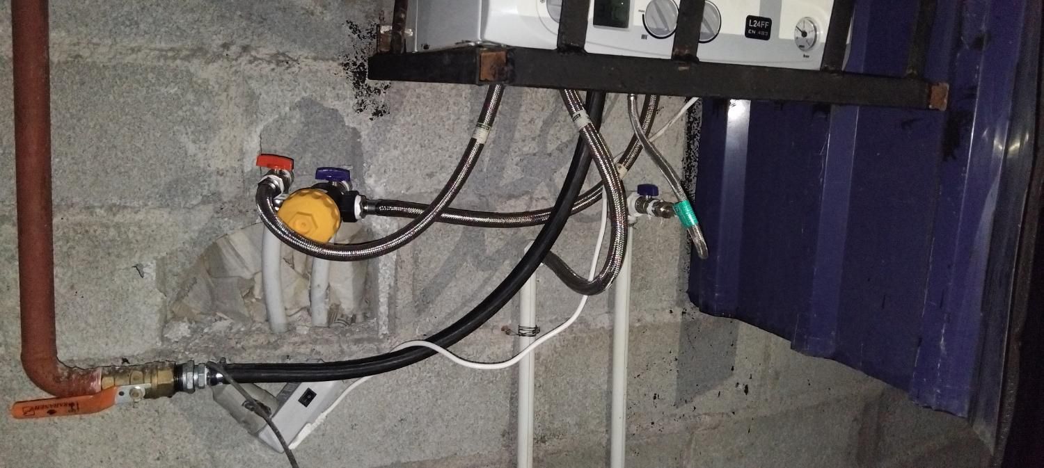 لوله کشی نصب و تعمیر شیرالات نصب پمپ و منبع|خدمات پیشه و مهارت|رودسر, |دیوار