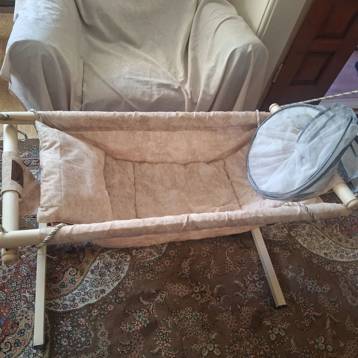 گهواره نوزاد|تخت و صندلی بچه|کرج, حصارک بالا|دیوار