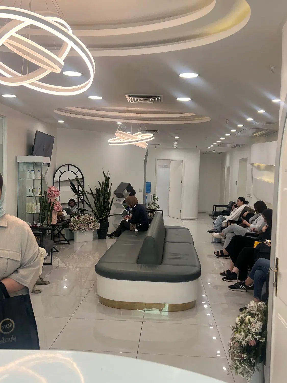 صندوقدار کلینیک زیبایی|استخدام درمانی، زیبایی، بهداشتی|تهران, پاسداران|دیوار