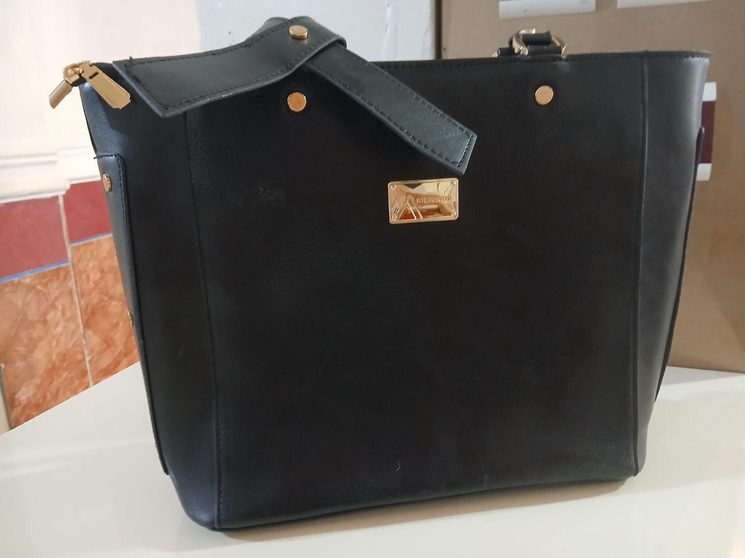 یک عدد کیف|کیف، کفش، کمربند|یاسوج, |دیوار