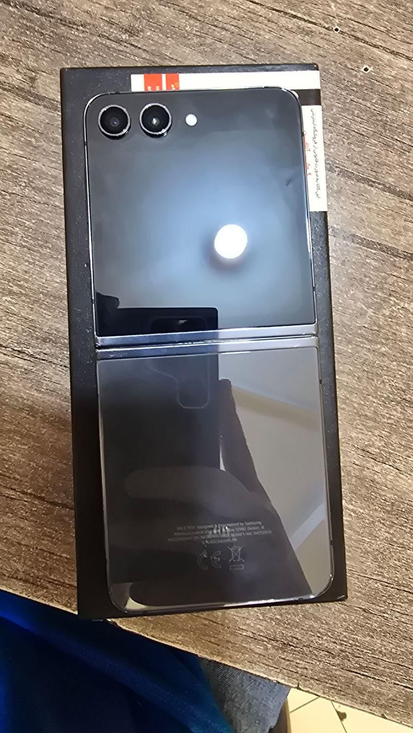 سامسونگ Galaxy Z Flip5 با حافظهٔ ۲۵۶ گیگابایت|موبایل|تهران, بهارستان|دیوار