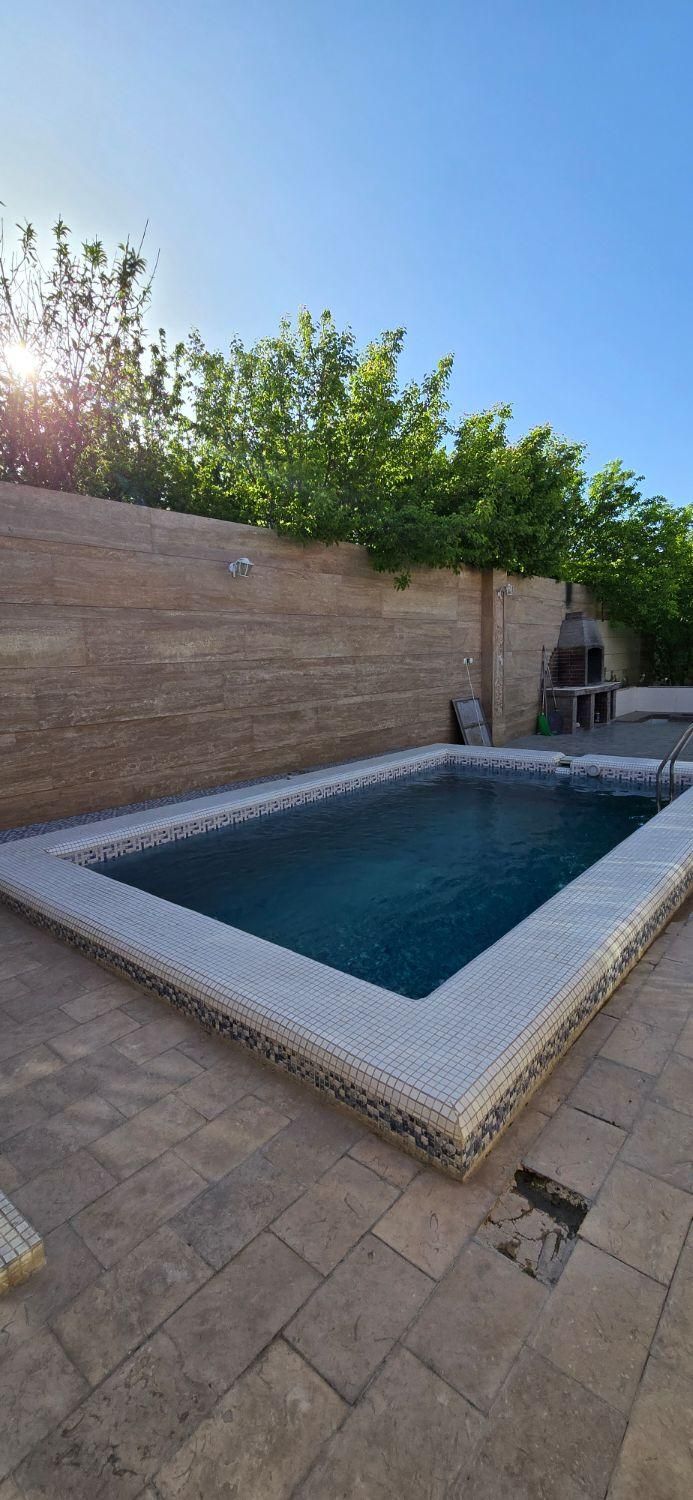 استخرروباز خیلی تمیز|اجارهٔ کوتاهمدت ویلا و باغ|اصفهان, شهرک زاینده رود|دیوار
