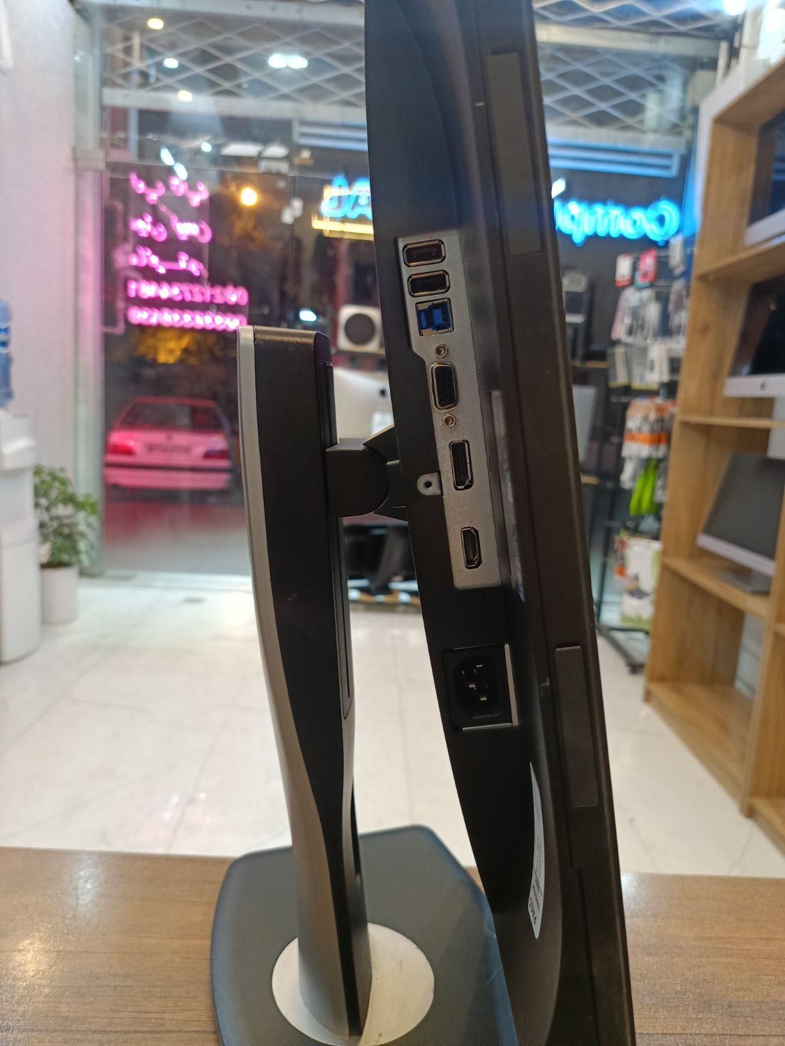 مانیتورکامپیوتر برندDell فول پورت سایز 22خیلی تمیز|قطعات و لوازم جانبی رایانه|مشهد, گوهرشاد|دیوار