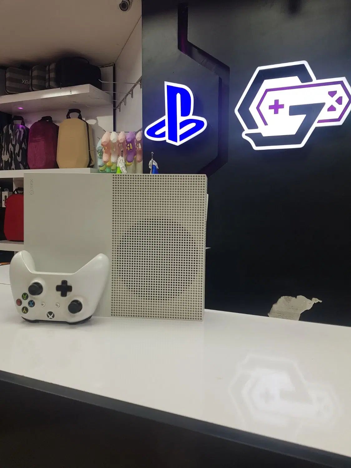 xbox one s کار کرده تمیز|کنسول، بازی ویدئویی و آنلاین|اصفهان, خلجا|دیوار