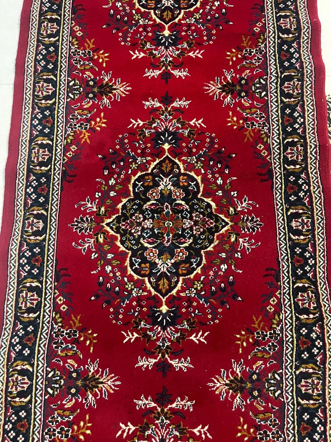 فروش فرش کناره قرمز خاص و تمیز|فرش|قم, آزادگان|دیوار