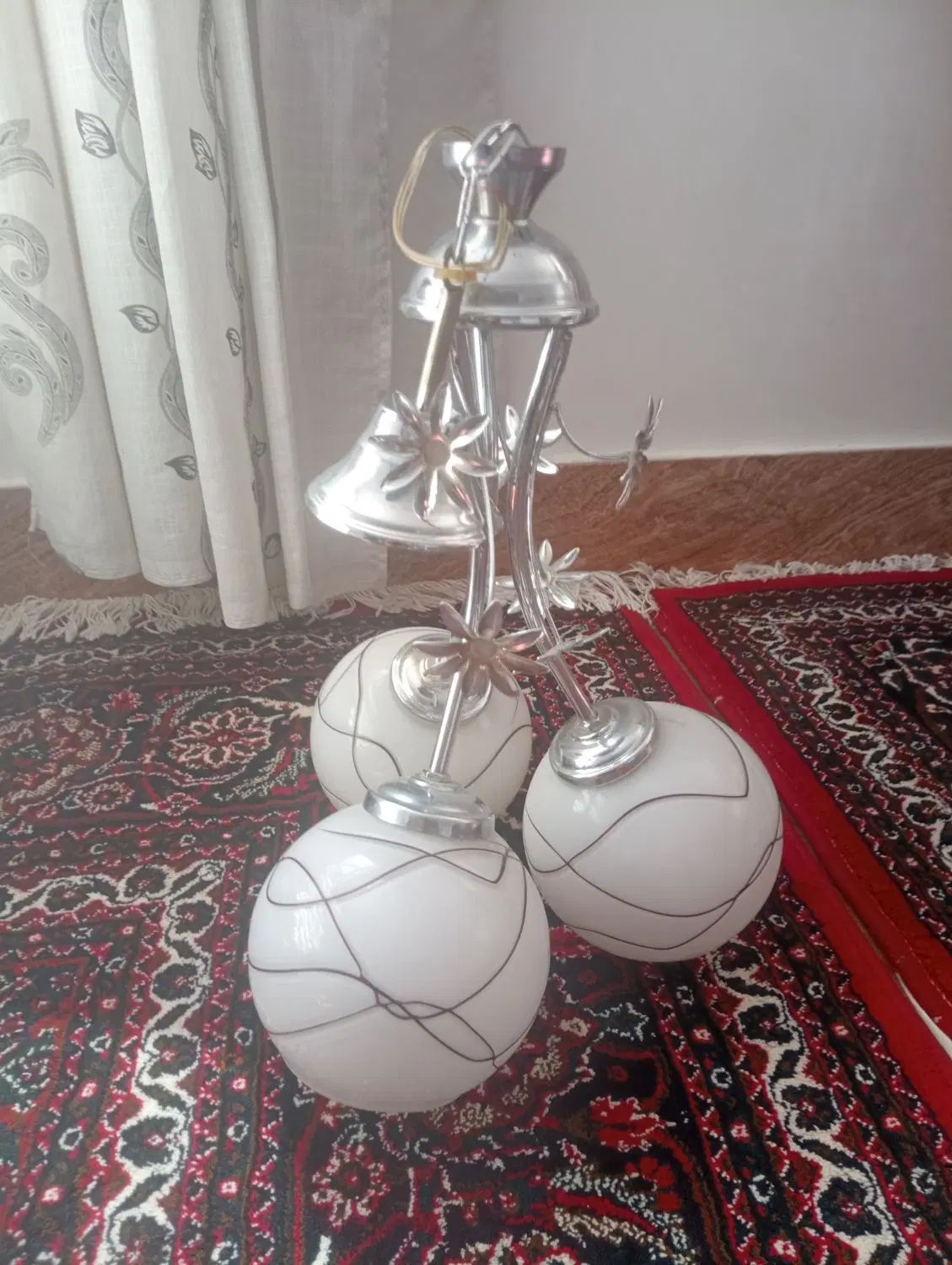 سلام یک عدد تخت وخواب فلزی و یک عدد لوستر|لوستر و چراغ آویز|مهاباد (آذربایجان غربی), |دیوار