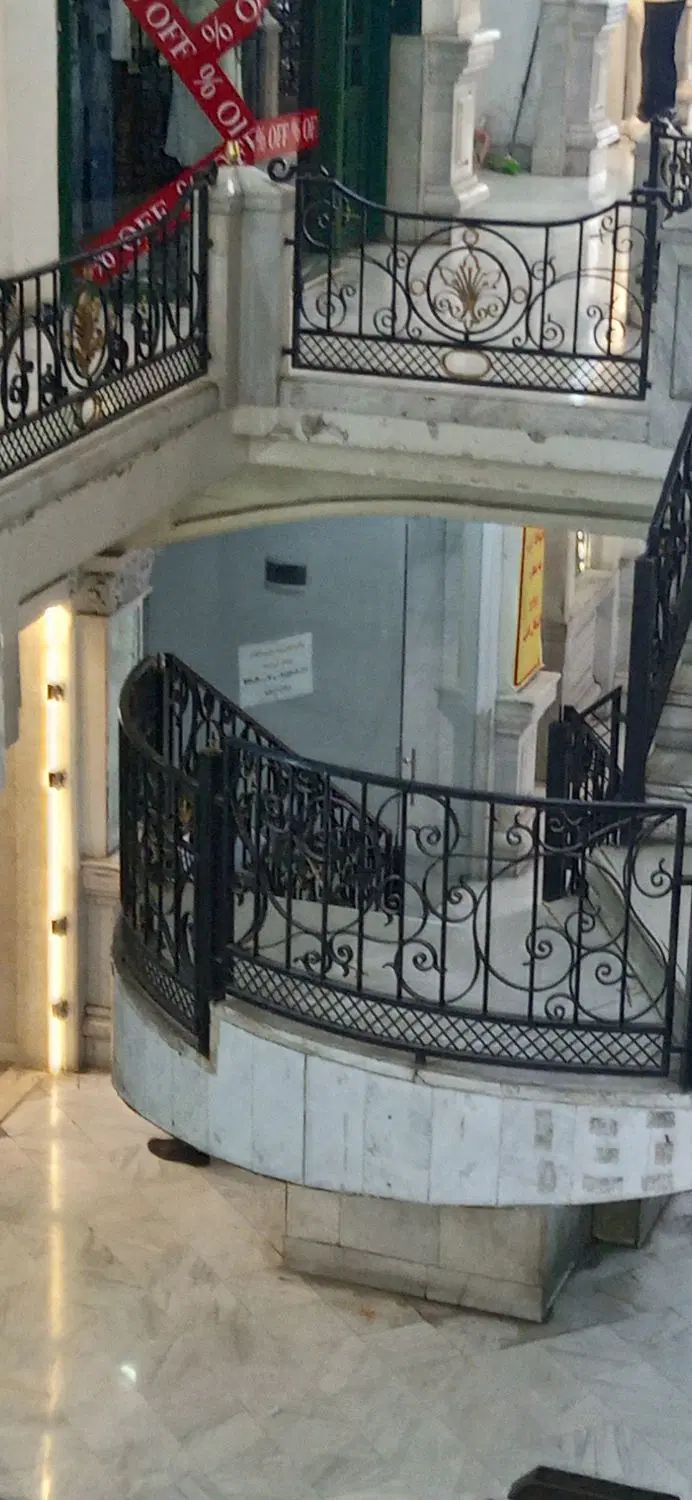 بلوار سجاد مغازه ۱۸ متری داخل پاساژ پر تردد|اجارهٔ مغازه و غرفه|مشهد, سجاد شهر|دیوار