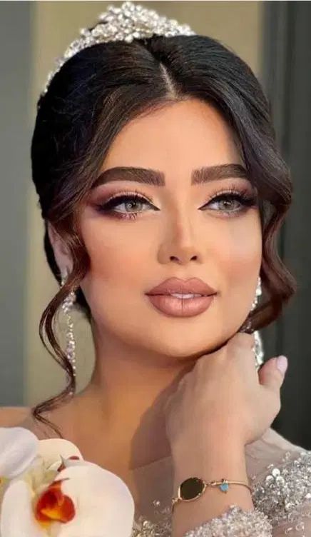 میکاپ و شنیون با ماندگاری بالا|خدمات آرایشگری و زیبایی|رشت, گلسار|دیوار