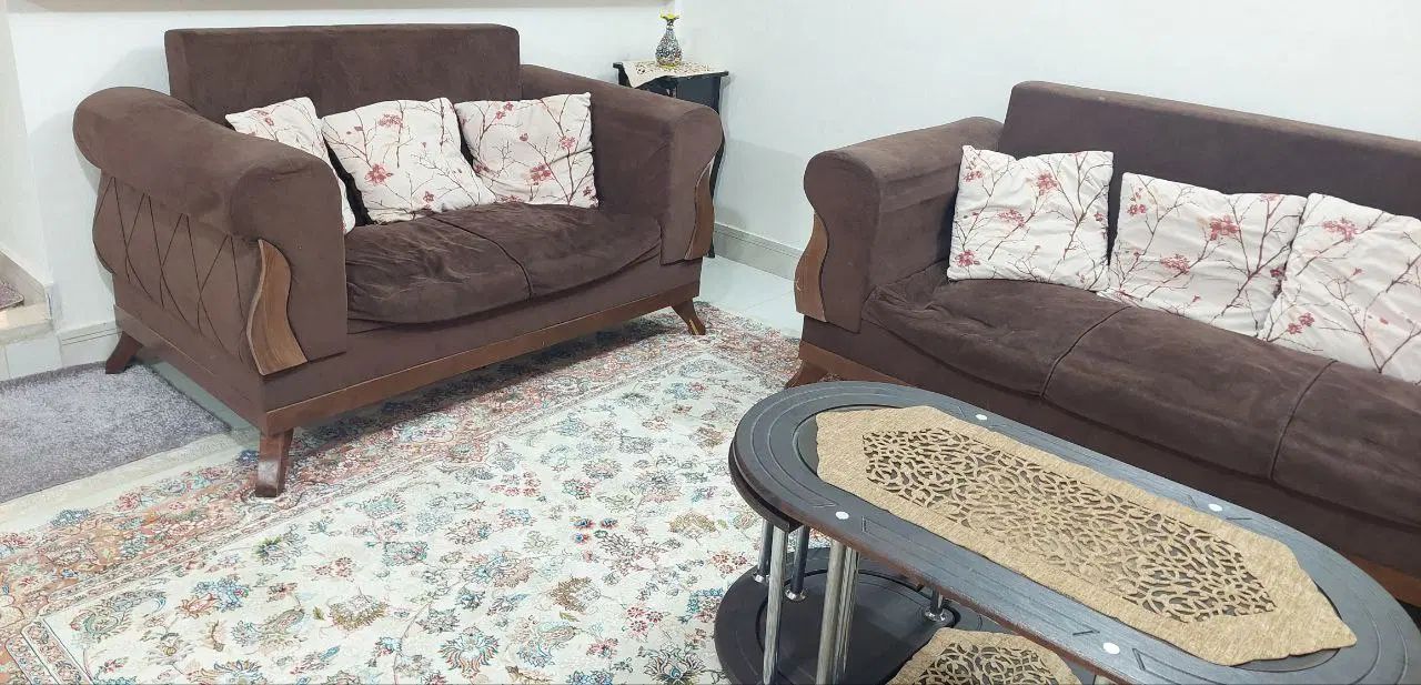 مبلمان ۷ نفره به همراه جلو مبلی ۵ تیکه|مبلمان خانگی و میز عسلی|مشهد, شهرک امام هادی (شهرک غرب)|دیوار