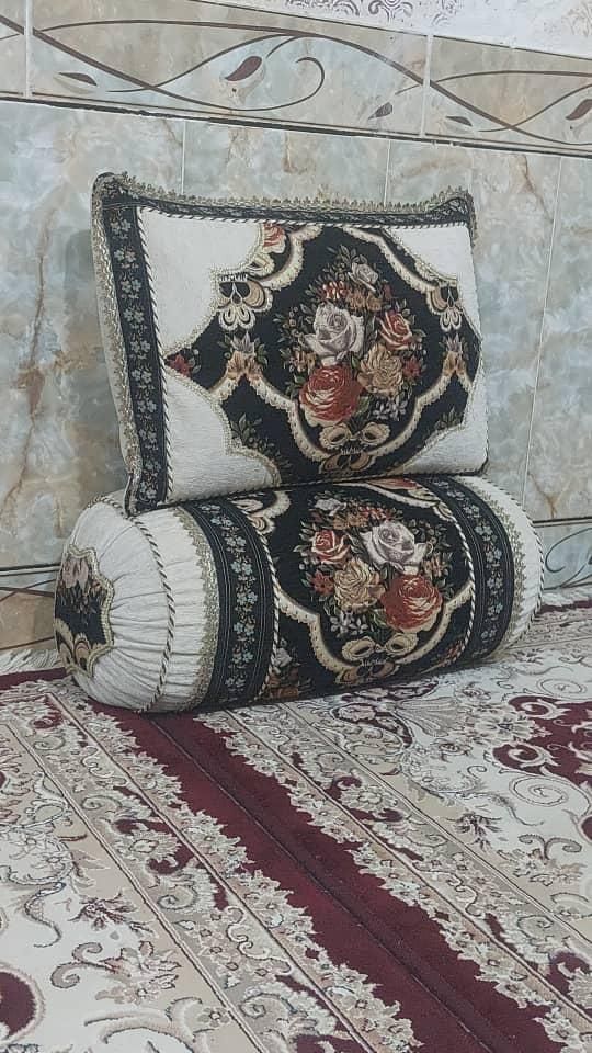 بالشت و روبالشتی گل پر|رختخواب، بالش، پتو|مارگون, |دیوار