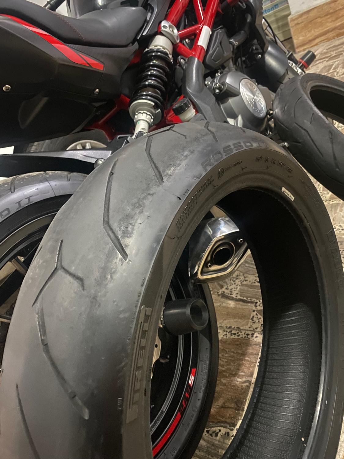 لاستیک PIRELLI بنلی 300|قطعات یدکی و لوازم جانبی|رشت, عینک|دیوار