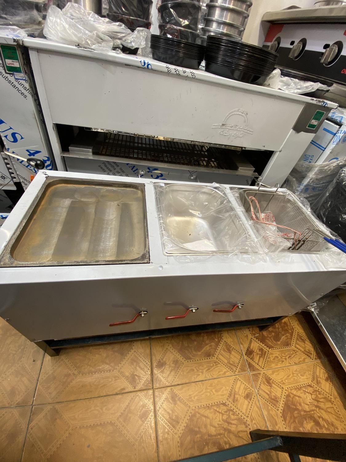 سرخ کن و فر گازی (پشت وانتی)|کافیشاپ و رستوران|رشت, شهرک آیت الله منتظری|دیوار