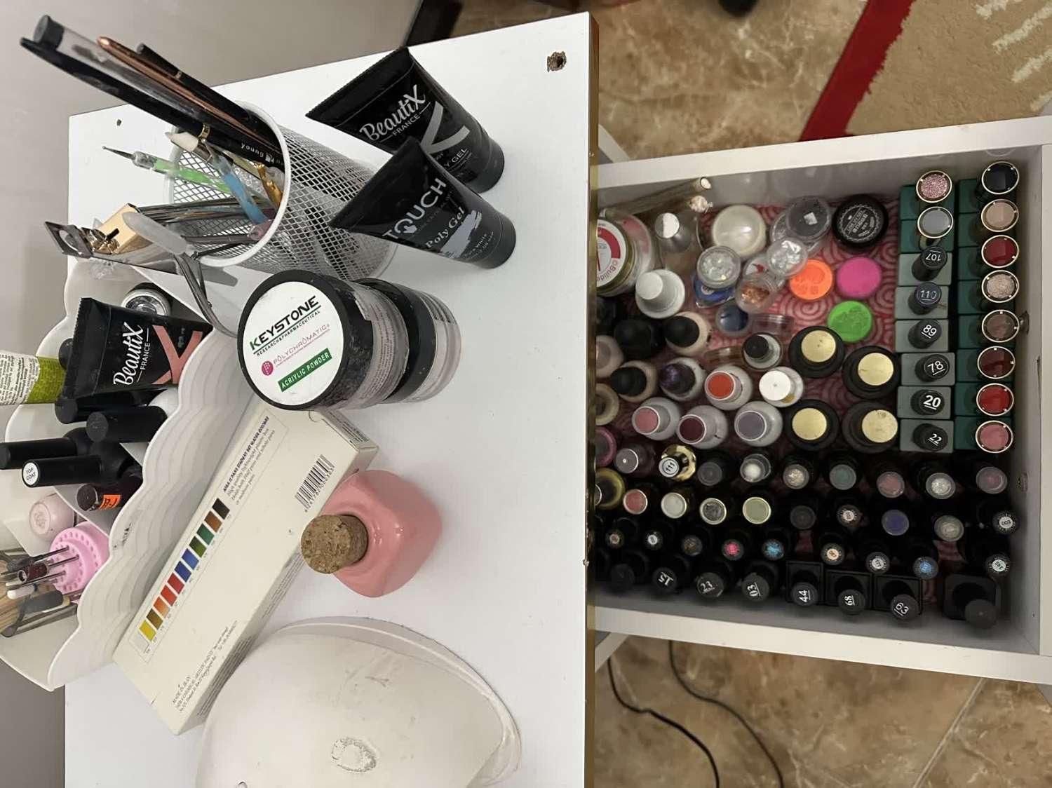 فروش لوازم کاشت ناخن|آرایشی، بهداشتی، درمانی|خمینیشهر, |دیوار