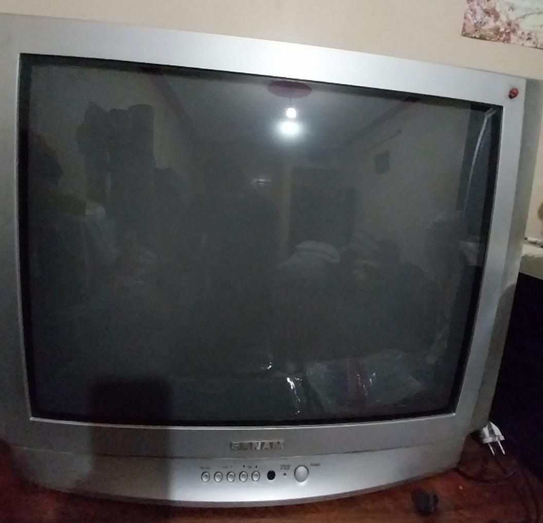 29اینچ سالم در حدنو ویک تلویزیون21قدیمی قاب چوبی|تلویزیون و پروژکتور|اصفهان, شهرک کوثر|دیوار