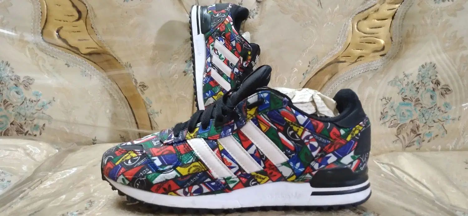 کتونی اورجینال آدیداس ZX700 پرچمی سایز ۴۰دوسوم|کیف، کفش، کمربند|تهران, شکوفه (عبدل آباد)|دیوار