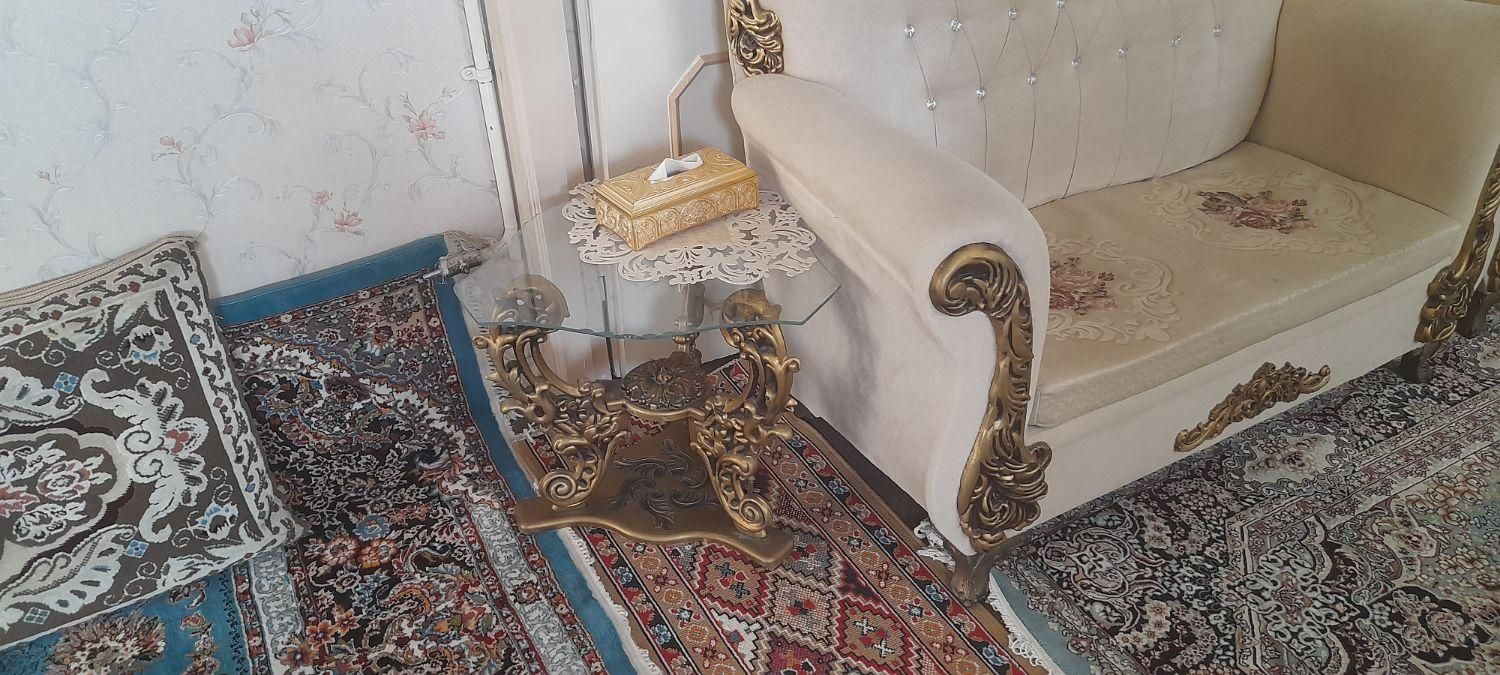 مبل‌هفت‌نفره‌بامیز‌عسلی|مبلمان خانگی و میز عسلی|تربت‌حیدریه, کاشانی|دیوار