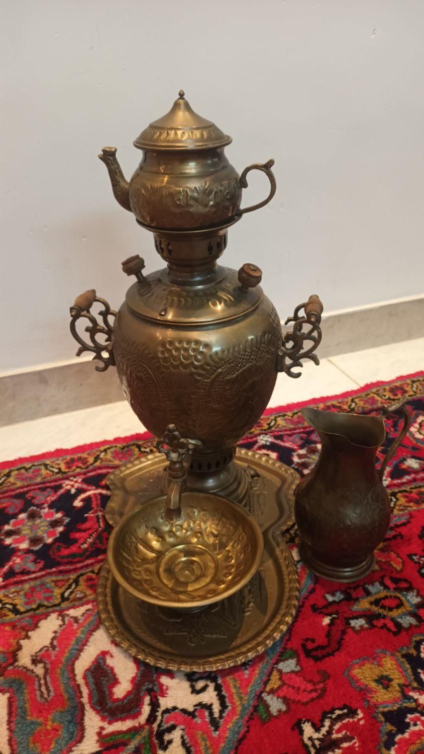 سماور ذغالی برنز قدیمی و زیبا همراه با سرویس|سماور، چای‌ساز، قهوه‌ساز|تهران, نازی‌آباد|دیوار