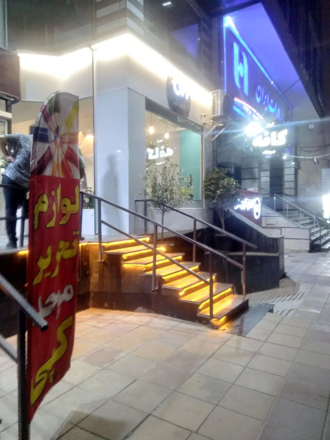 ۲۵ متر مغازه تجاری داخل پاساژ شاهین ویلا نهم غربی|فروش مغازه و غرفه|کرج, شاهین‌ویلا|دیوار