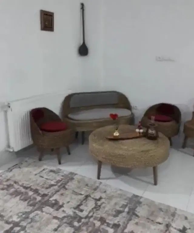 مبل ۴ نفره و میز وسط حصیری|مبلمان خانگی و میز عسلی|کرمانشاه, |دیوار