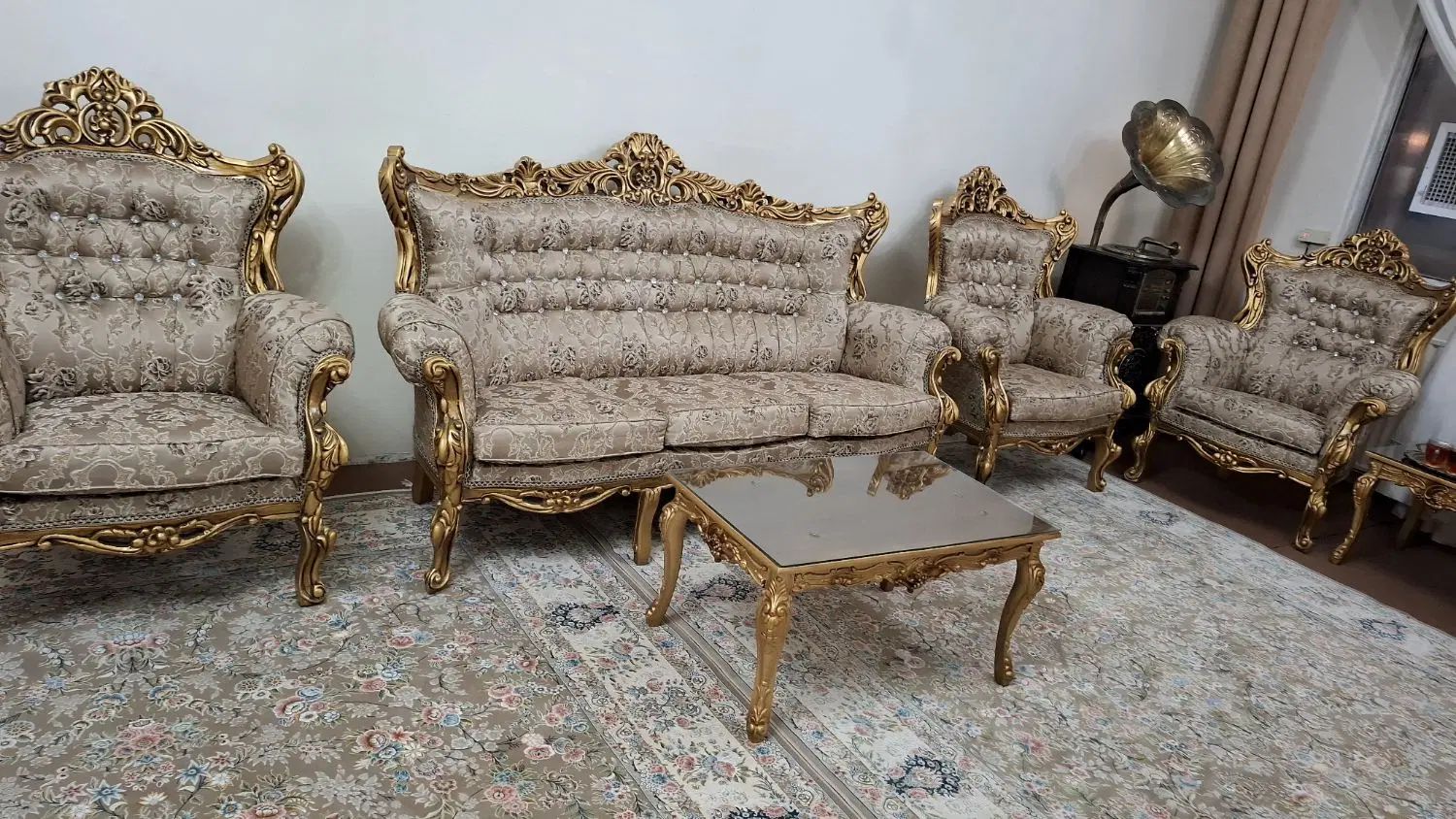 مبل سلطنتی، بوفه ،آینه کنسول،میز تی وی همش ۲۰تومن|مبلمان خانگی و میز عسلی|تهران, شهید فکوری|دیوار