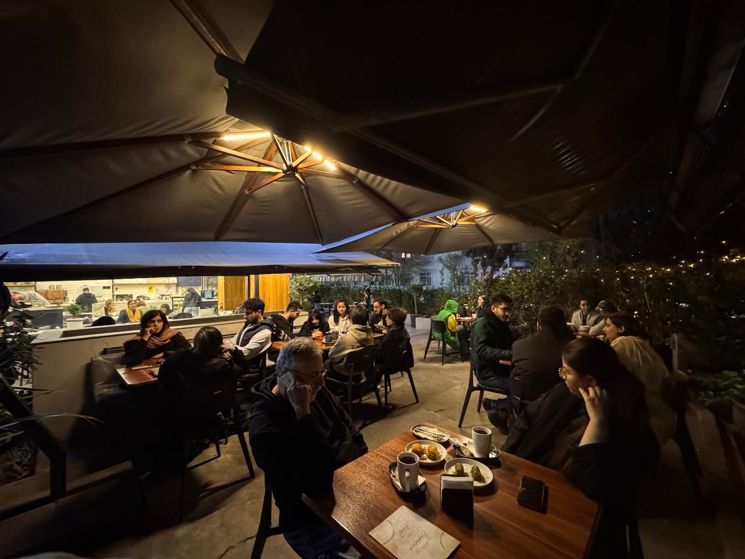 سالن کار پر انرژی|استخدام خدمات فروشگاه و رستوران|تهران, هروی|دیوار