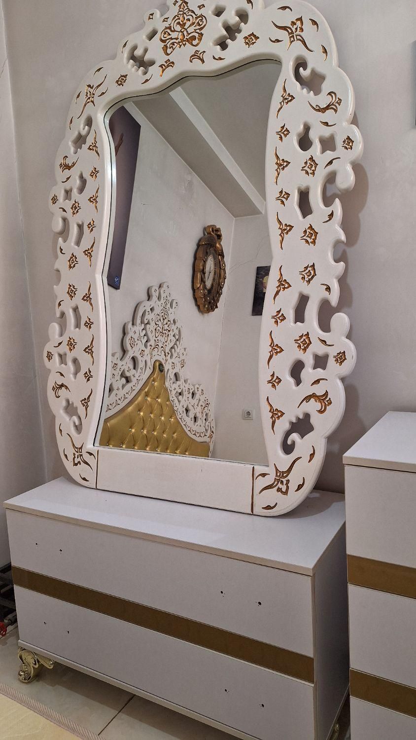 تخت دونفره به همراه تشک|تخت و سرویس خواب|آبیک, |دیوار