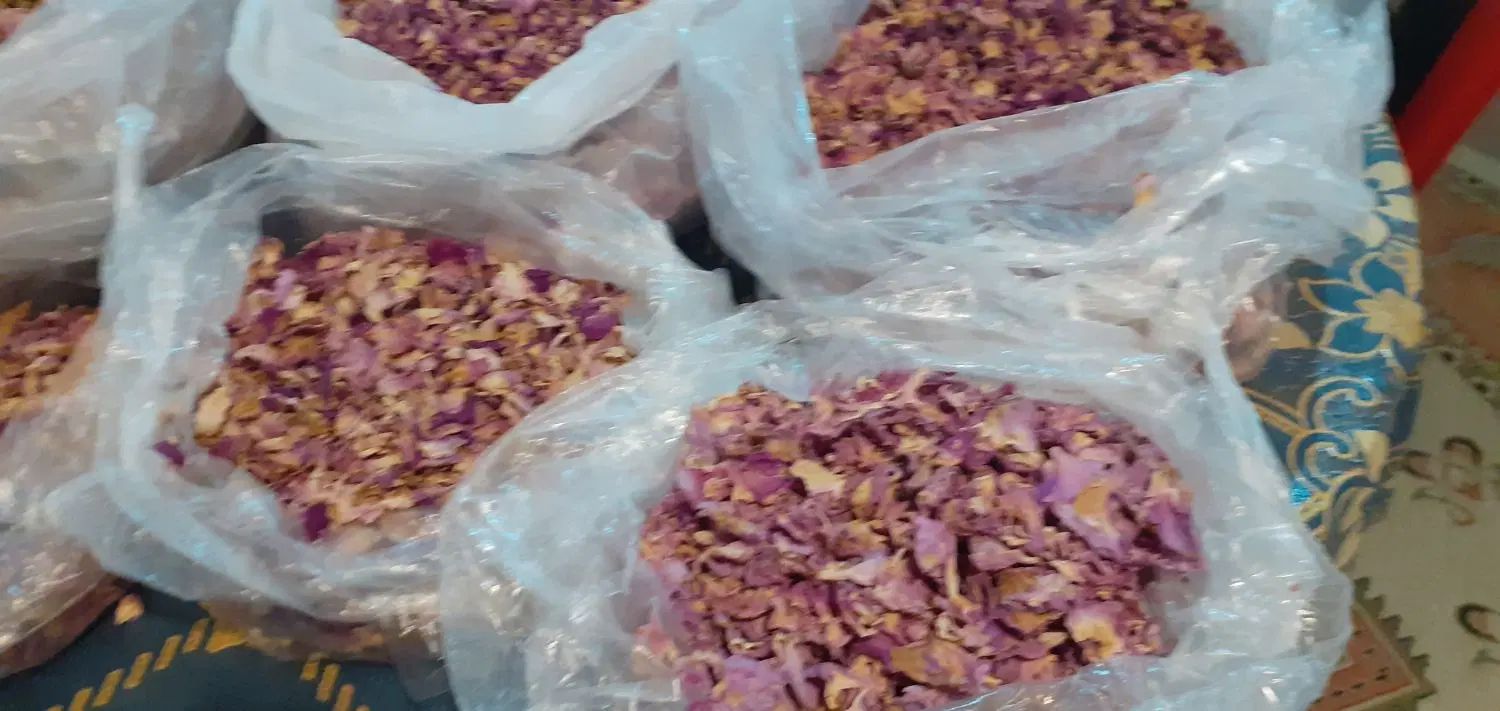 تعدادی شیره سه توت و مربا به و مرباسیب توت خشک|خوردنی و آشامیدنی|اصفهان, جلفا|دیوار