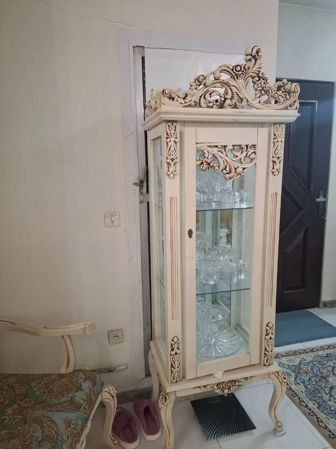 مبل ۷ نفره و ناهارخوری ۸ نفره و دو عدد ویترین|مبلمان خانگی و میز عسلی|تهران, سنگلج (شاپور)|دیوار
