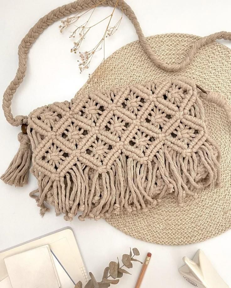 کیف  صندل  دست بافت|کیف، کفش، کمربند|بابل, |دیوار