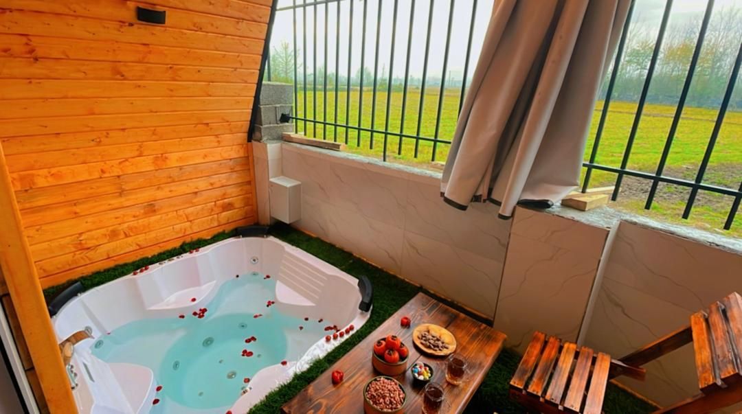 کلبه سوئیسی جکوزی دارِ گیله سو(با صبحانه رایگان)|اجارهٔ کوتاه‌مدت ویلا و باغ|کوچصفهان, |دیوار