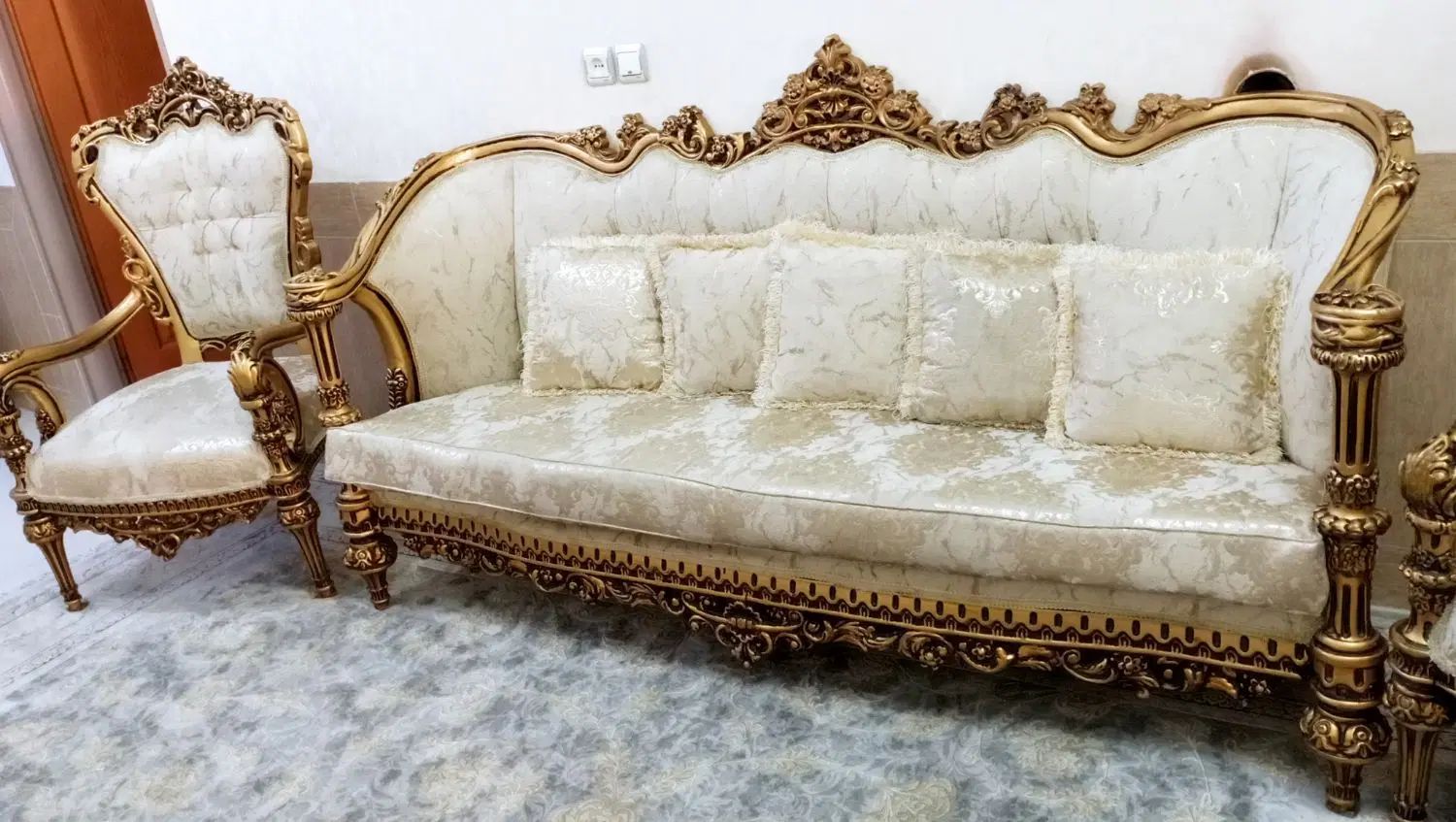 مبل 8نفر سلطنتی آبکاری طلا|مبلمان خانگی و میز عسلی|اصفهان, شهرستان|دیوار