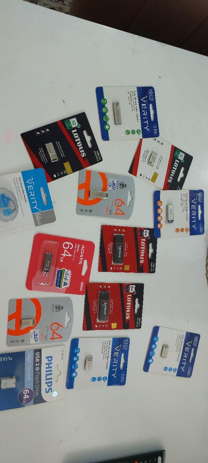 چند عدد usb 64 و ۳۲ و ۱۶ گیگ به صورت یکجا|لوازم جانبی موبایل و تبلت|اهواز, کوروش|دیوار