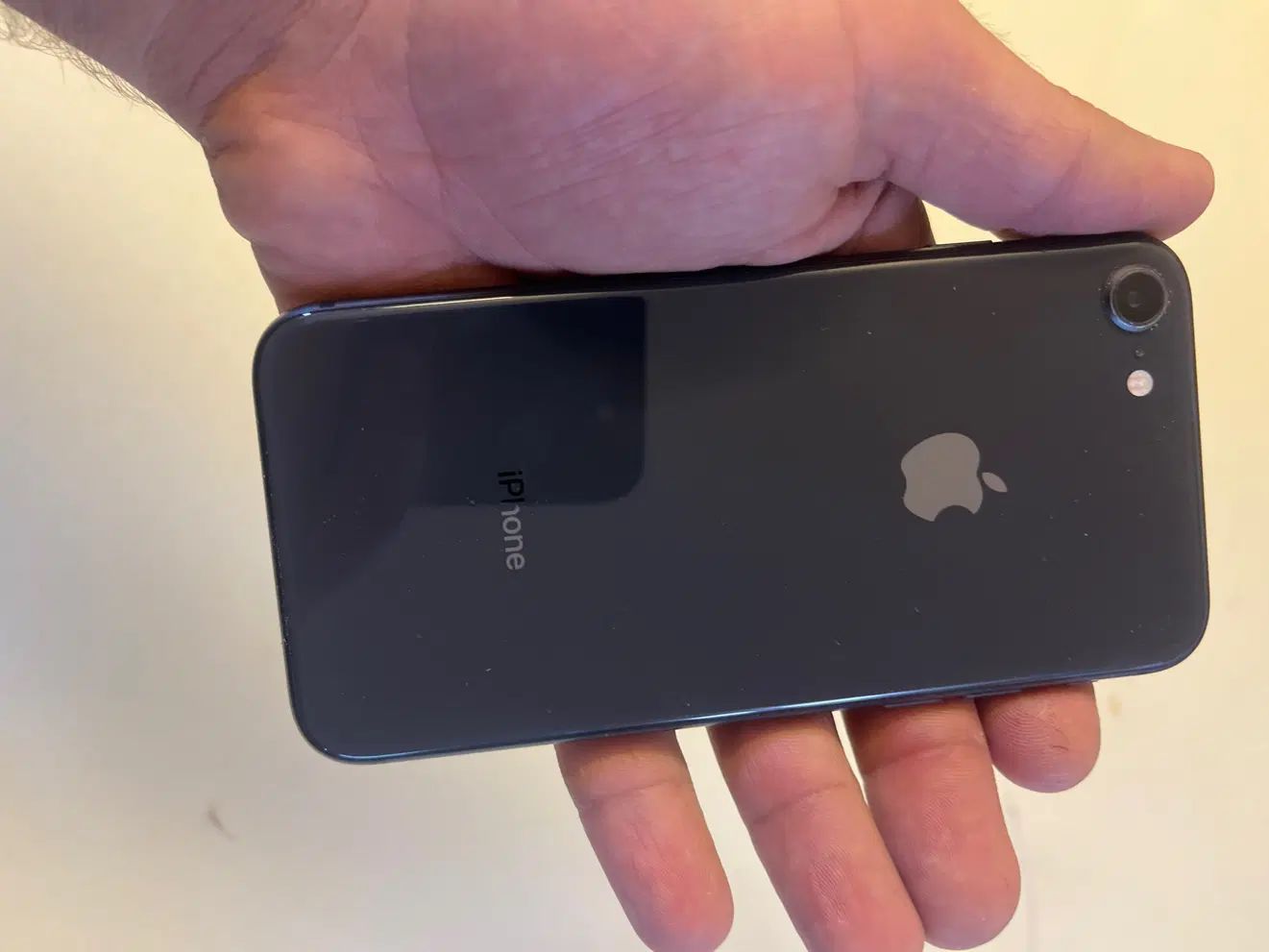 اپل iPhone 8 با حافظهٔ ۶۴ گیگابایت|موبایل|تهران, نیاوران|دیوار