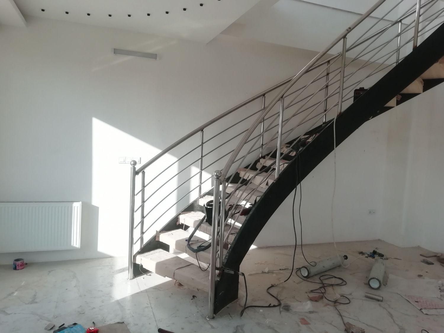 نرده استیل و سازه استیل تضمینی|خدمات پیشه و مهارت|بجنورد, |دیوار