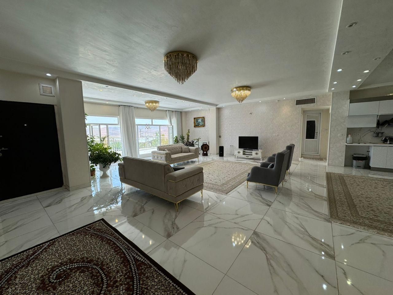 اجاره ویلا صدرا فوق لوکس|اجارهٔ کوتاهمدت ویلا و باغ|شیراز, تاچارا|دیوار