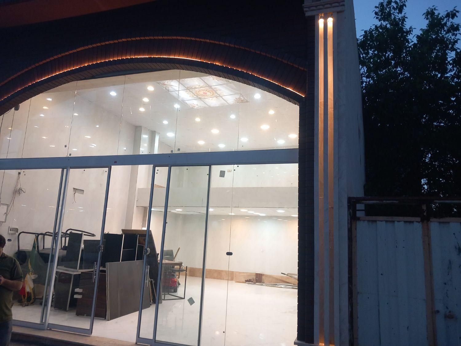 مغازه ۸۰و۱۳۵متری خیابان خاکی نبش خیابان سالاری|فروش مغازه و غرفه|ملایر, |دیوار